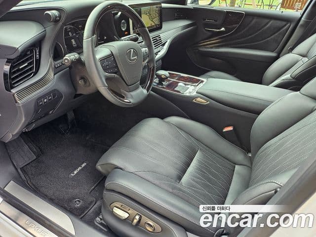 Lexus LS500h 2022 — Фото 10/20