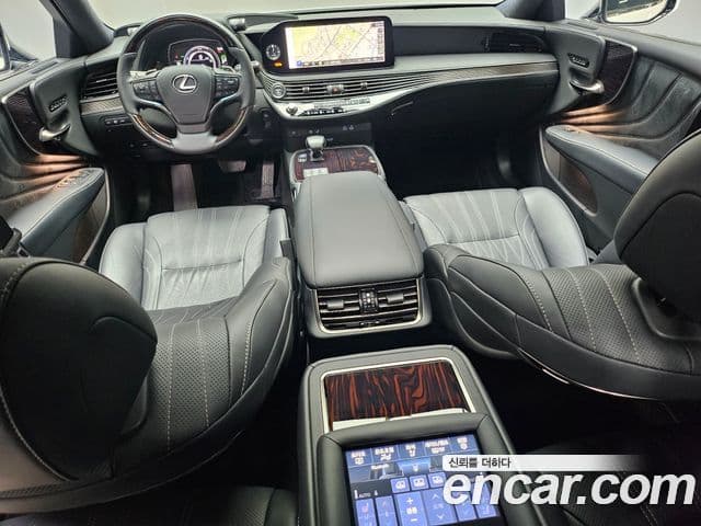 Lexus LS500h 2022 — Фото 17/20