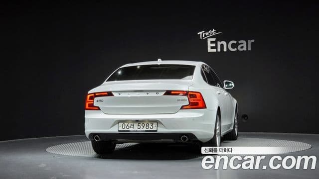 Volvo S90 2018 — Фото 4/20