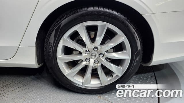 Volvo S90 2018 — ფოტო 19/35
