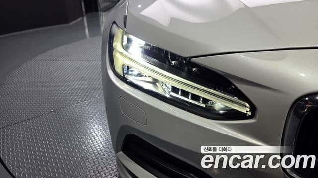 Volvo S90 2018 — ფოტო 26/35