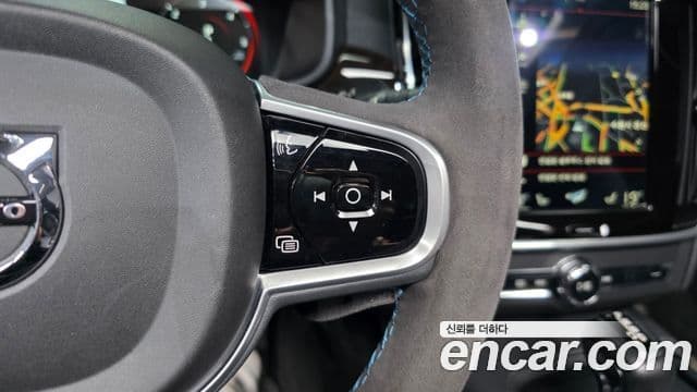 Volvo S90 2018 — ფოტო 32/35