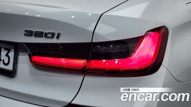 BMW 3 Series 2021 — Photo 21/35