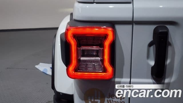Jeep Wrangler 2020 — Şəkil 32/34