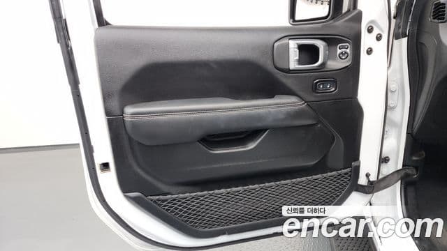 Jeep Wrangler 2020 — Şəkil 30/34