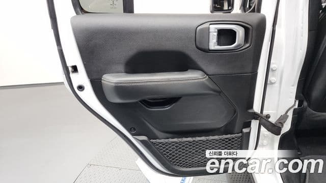 Jeep Wrangler 2020 — Şəkil 24/34