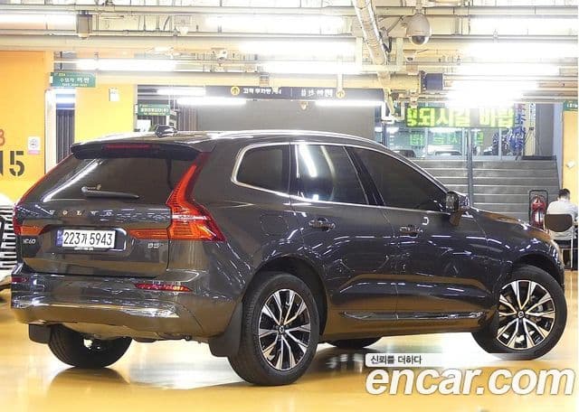Volvo XC60 2024 — Фото 1/20