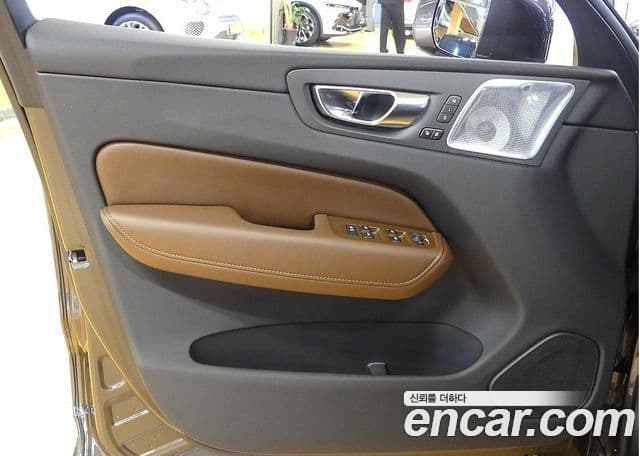 Volvo XC60 2024 — Фото 11/20