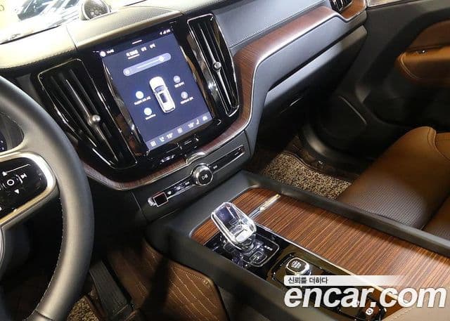 Volvo XC60 2024 — Фото 13/20