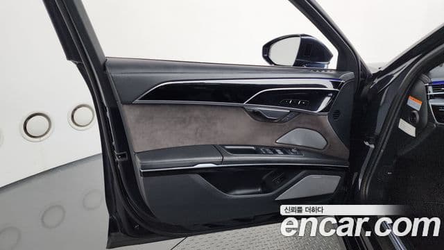 Audi A8 2020 — Photo 19/35
