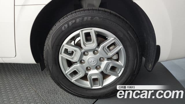 Hyundai Staria 2024 — Photo 18/33