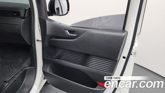 Hyundai Staria 2024 — Photo 27/33