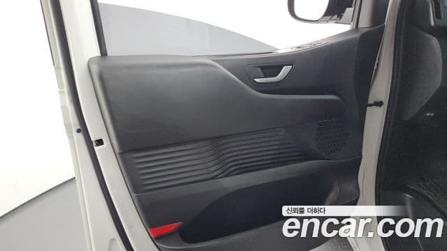 Hyundai Staria 2024 — Photo 12/33