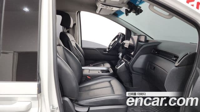 Hyundai Staria 2024 — Photo 2/33
