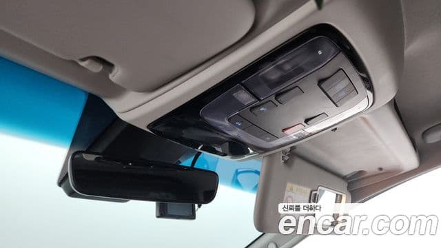 Hyundai Staria 2024 — Photo 7/33
