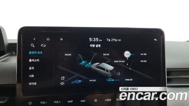 Hyundai Staria 2024 — Photo 23/33