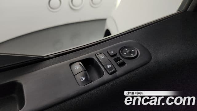 Hyundai Staria 2024 — Photo 3/33