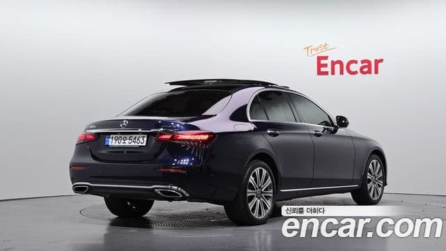 Mercedes-Benz E-Class 2023 — Фото 1/20