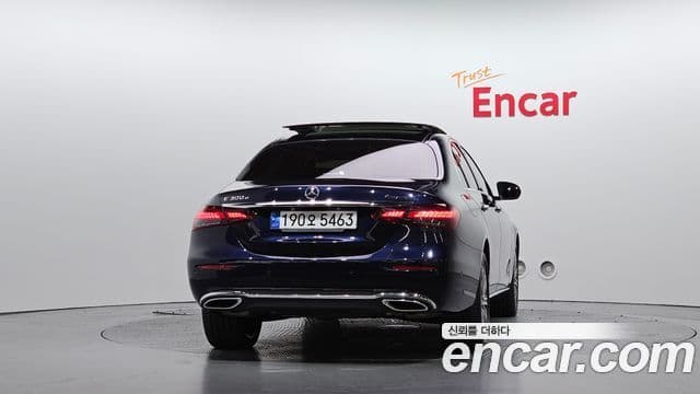 Mercedes-Benz E-Class 2023 — Фото 3/20