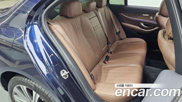 Mercedes-Benz E-Class 2023 — Фото 11/20