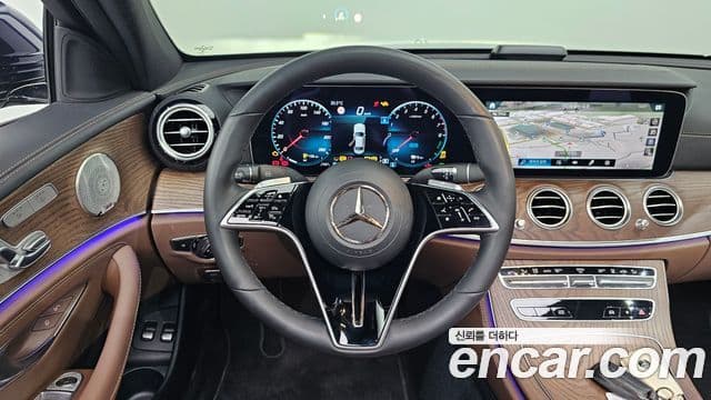 Mercedes-Benz E-Class 2023 — Фото 13/20