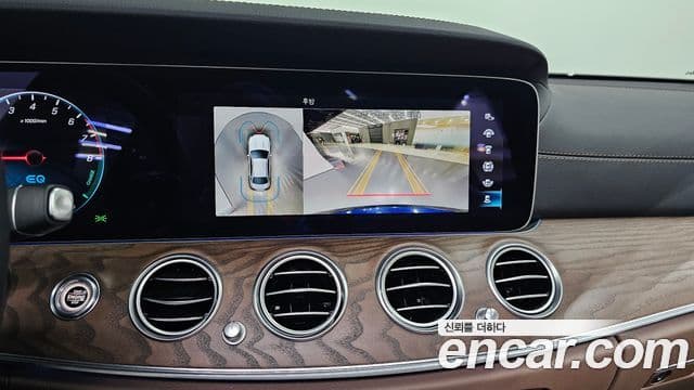 Mercedes-Benz E-Class 2023 — Фото 14/20