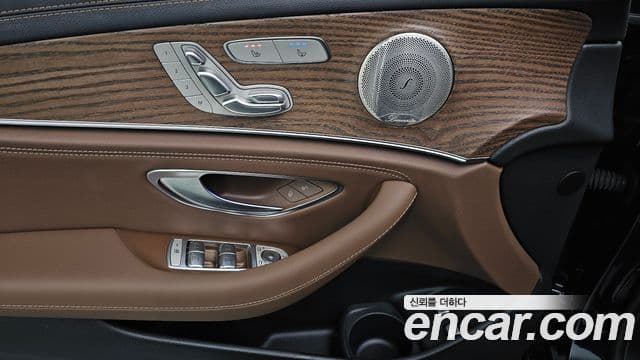 Mercedes-Benz E-Class 2023 — Фото 17/20