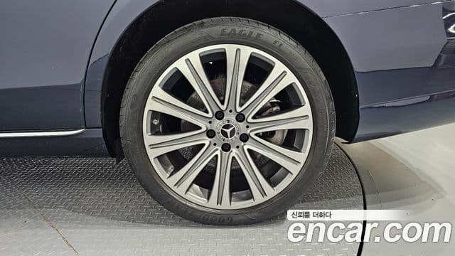 Mercedes-Benz E-Class 2023 — ფოტო 10/33
