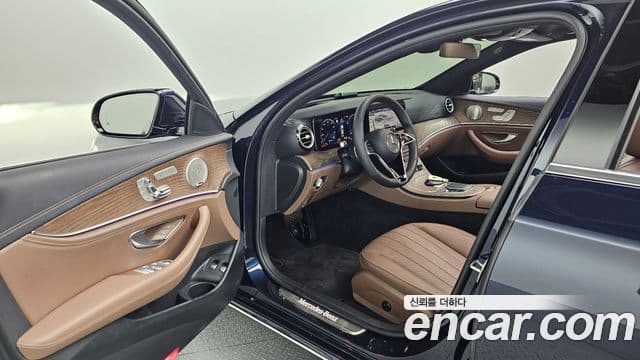 Mercedes-Benz E-Class 2023 — ფოტო 2/33