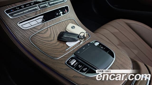 Mercedes-Benz E-Class 2023 — ფოტო 11/33