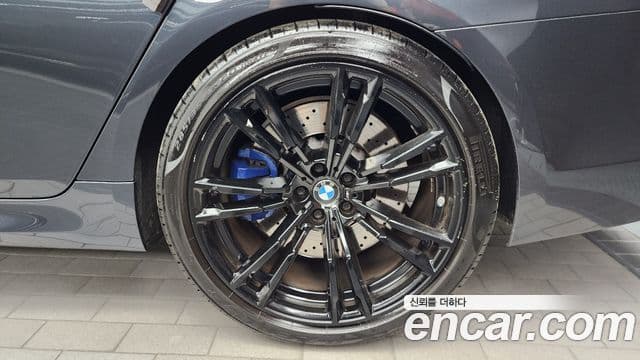 BMW M5 2018 — Şəkil 22/32