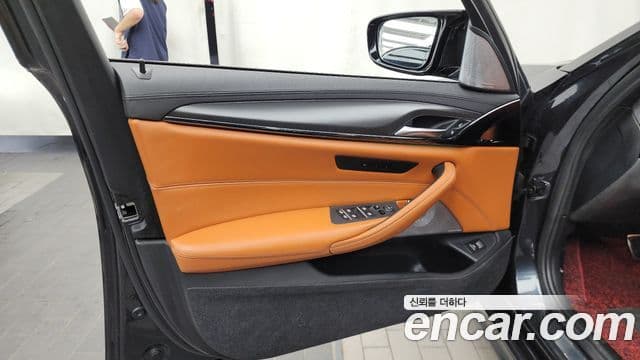 BMW M5 2018 — Şəkil 23/32