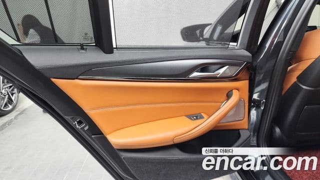 BMW M5 2018 — Şəkil 10/32