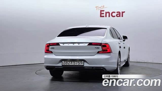 Volvo S90 2020 — Photo 9/20