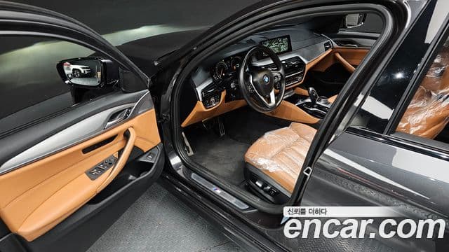 BMW 5 Series 2018 — Фото 10/20
