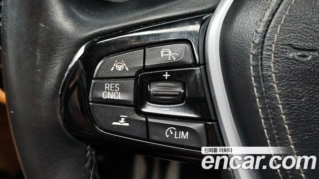 BMW 5 Series 2018 — Фото 18/20