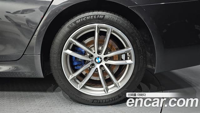BMW 5 Series 2018 — Photo 29/31