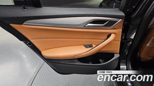 BMW 5 Series 2018 — Photo 7/31