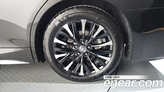 Toyota Alphard 2024 — Photo 34/40