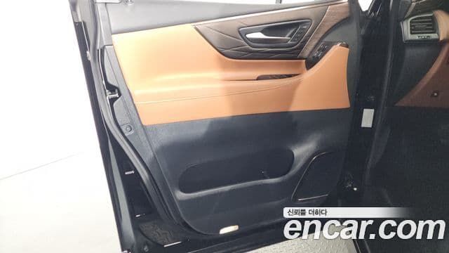 Toyota Alphard 2024 — Photo 39/40