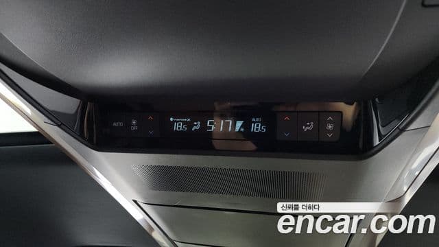 Toyota Alphard 2024 — Photo 10/40