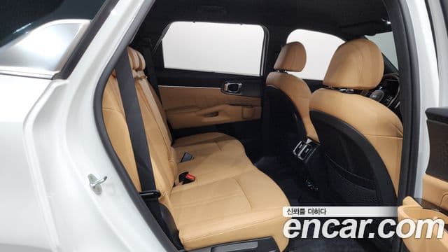 Kia Sorento 2022 — Şəkil 17/20