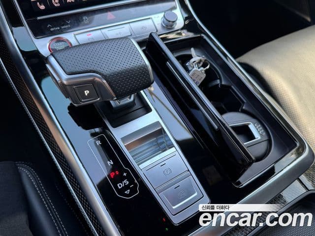 Audi SQ8 2021 — Photo 16/20