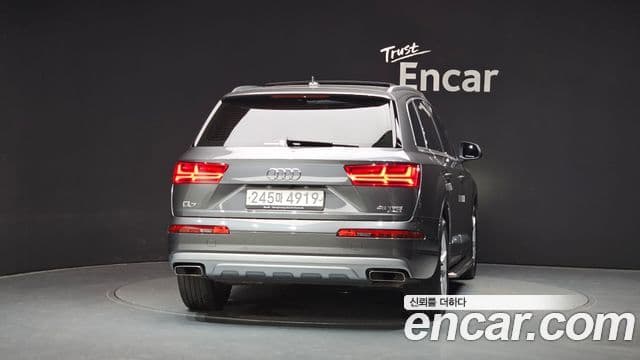 Audi Q7 2019 — Фото 4/20