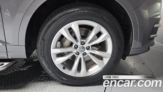 Audi Q7 2019 — Şəkil 7/30