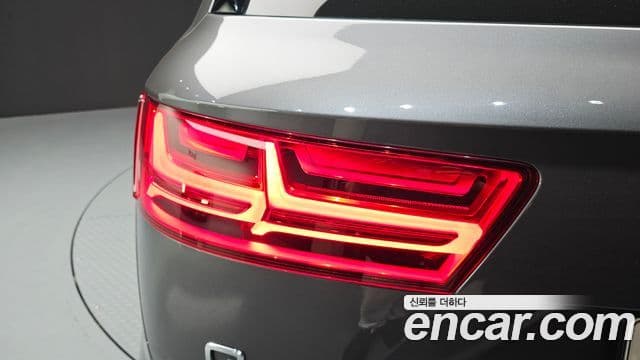 Audi Q7 2019 — Şəkil 6/30