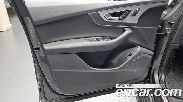 Audi Q7 2019 — Şəkil 19/30
