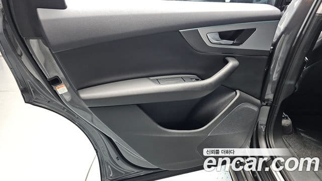 Audi Q7 2019 — Şəkil 21/30