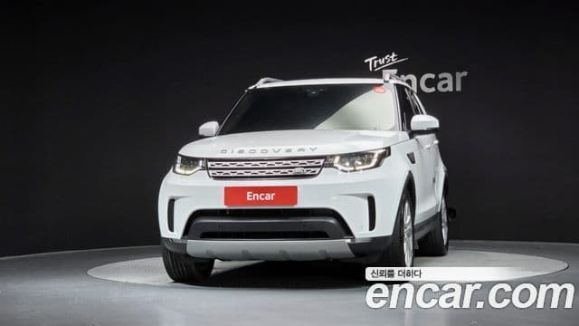 Land Rover Discovery 5 2018 — Photo 32/36
