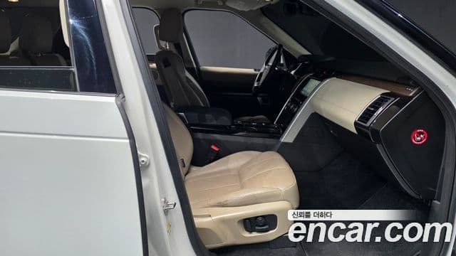 Land Rover Discovery 5 2018 — Photo 13/36